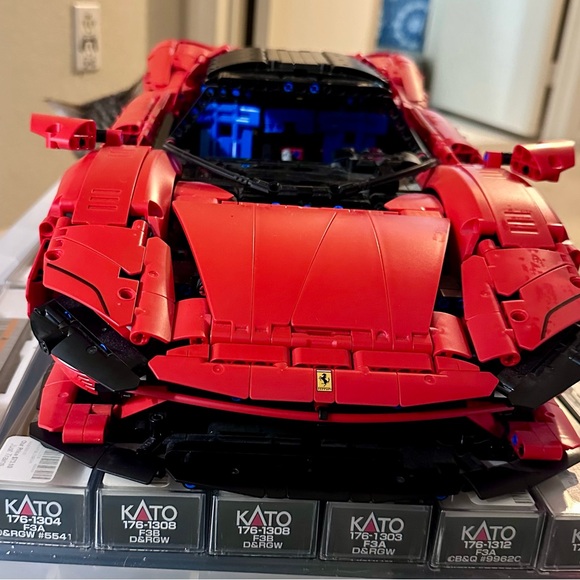 Sold LEGO Technic Ferrari Daytona SP3 42143, Race Car Model Building Kit, - Picture 5 of 11